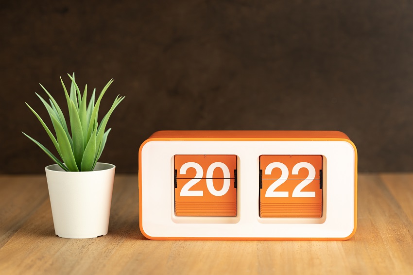 Retro Flip clock with 2022 number on wooden table - Decorating Trends in New Zealand for 2021