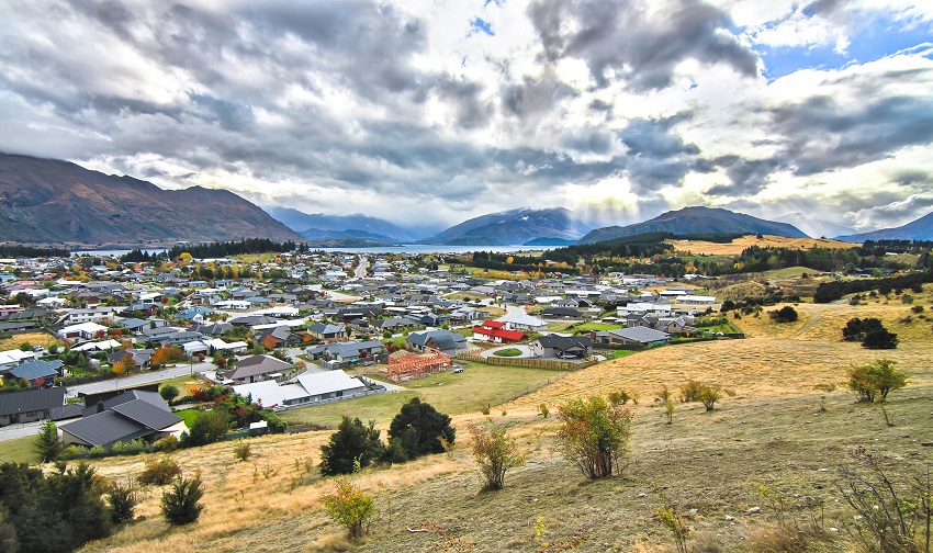 The town of Wanaka on New Zealand's south island